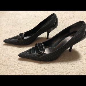 Black pinstriped pointy toed pump